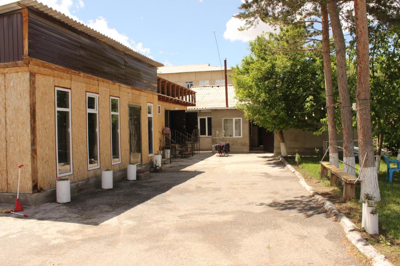 Naryn Guest House Jamal מראה חיצוני תמונה
