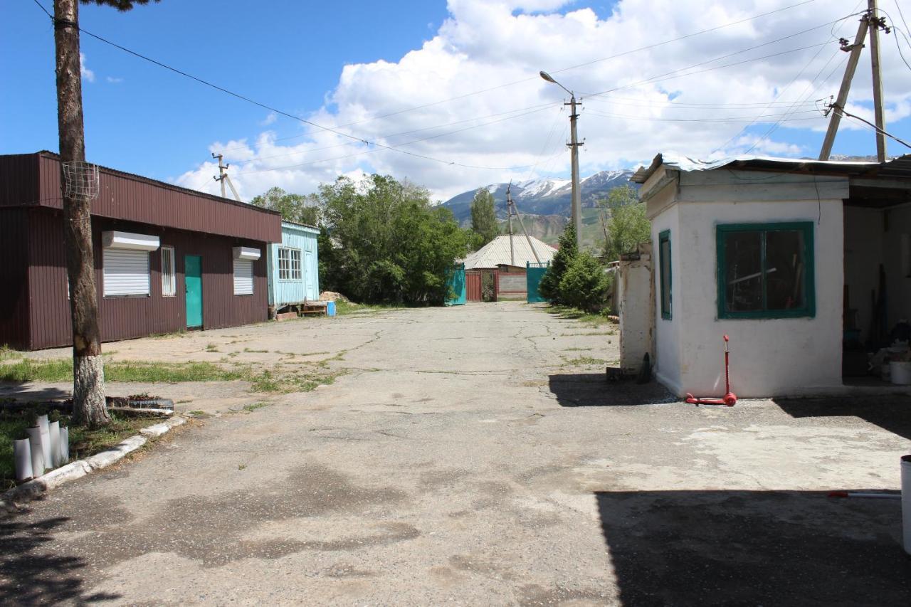 Naryn Guest House Jamal מראה חיצוני תמונה